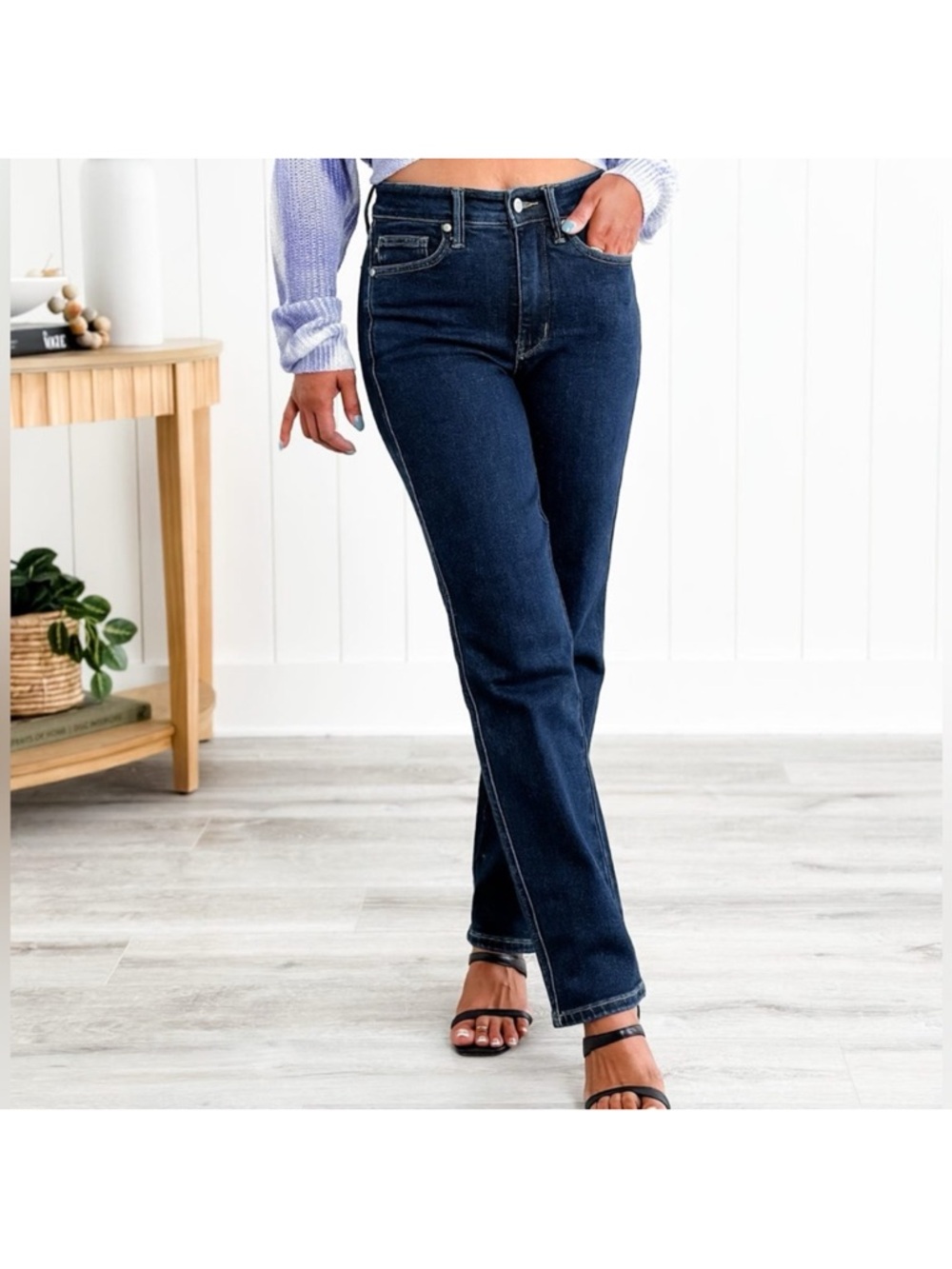 Judy Blue High Waist Straight Leg Stretch Jeans. Women Size 3 / 26. Inseam 31”